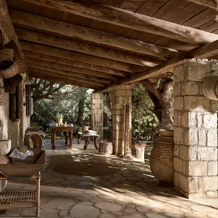 Vafias - Tranquil Location, Ideal For Large Groups, By Zantewize Vila
