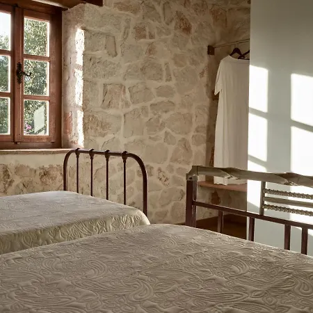 Vafias - Tranquil Location, Ideal For Large Groups, By Zantewize Vila