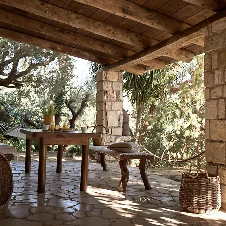 Vafias - Tranquil Location, Ideal For Large Groups, By Zantewize Vila